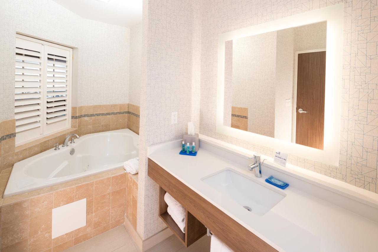 Holiday Inn Express Hotel & Suites Bay City By Ihg Extérieur photo